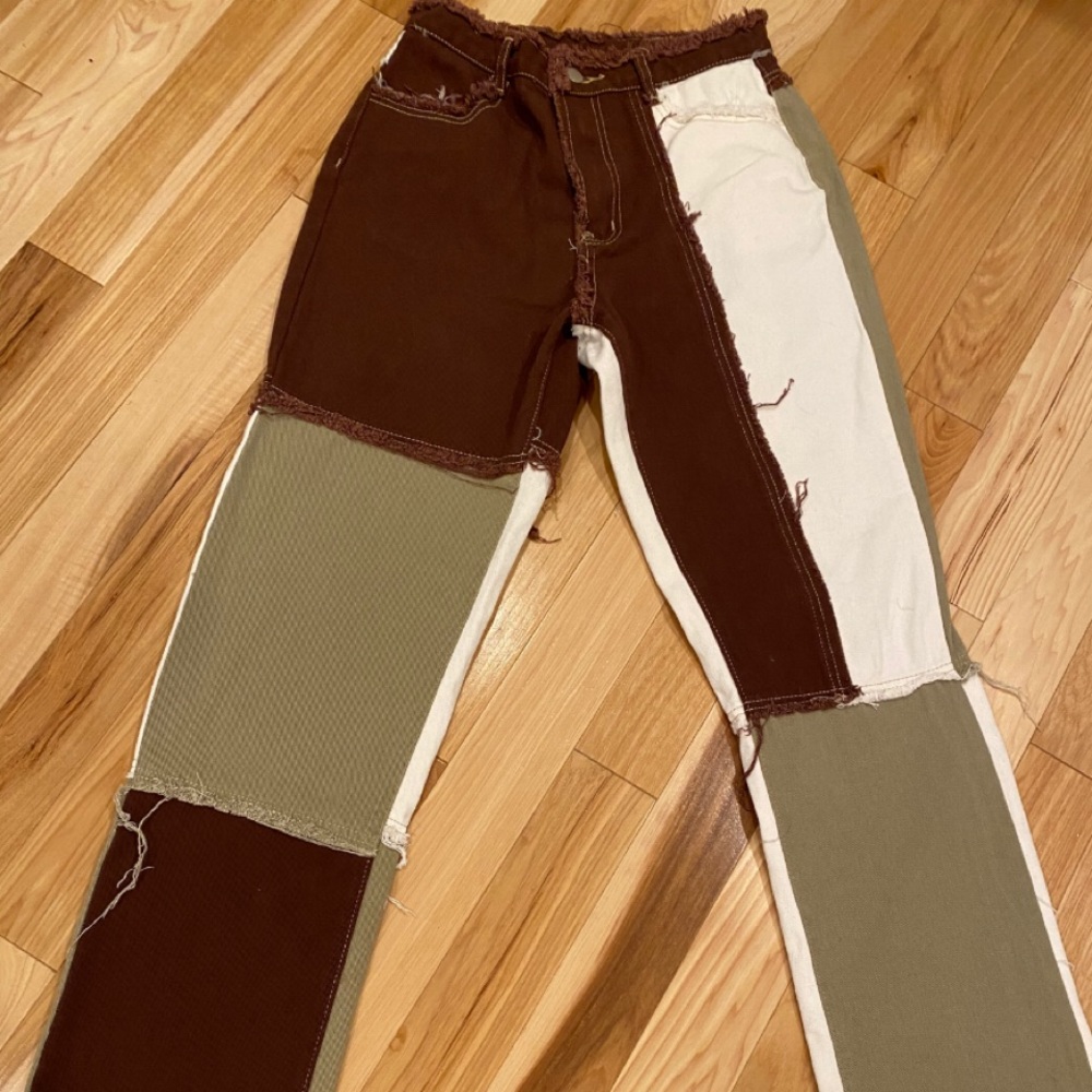 super cute trendy jeans!